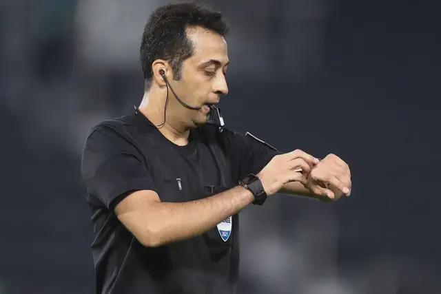 國足VS澳洲，39歲名哨曾罰中超2人，6.7萬人觀戰(zhàn)。