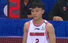 徐杰2秒失誤決定，球迷質(zhì)疑傳球胡明軒。
