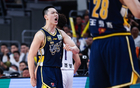廣東大勝晉級(jí)八強(qiáng)，雙子星45分，任駿飛被罰下。