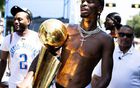 高溫狂歡，亞歷山大裸舉慶MVP！雷霆球迷呼聲震天！