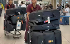 51人攜140件行李，國(guó)足遭批，官方稱均為必需品。