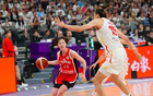 中國女籃敗北，張子宇17+9難救局！全隊情緒低落。