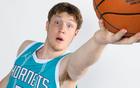 NBA夏聯(lián)決賽，黃蜂大勝會師國王，兩隊(duì)5勝0負(fù)爭冠。